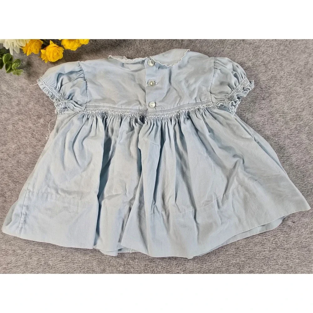 Vintage 70s Baby Blue Smocked Hand Embroidered Scalloped Collar Dress 0-6m - Picture 8 of 9